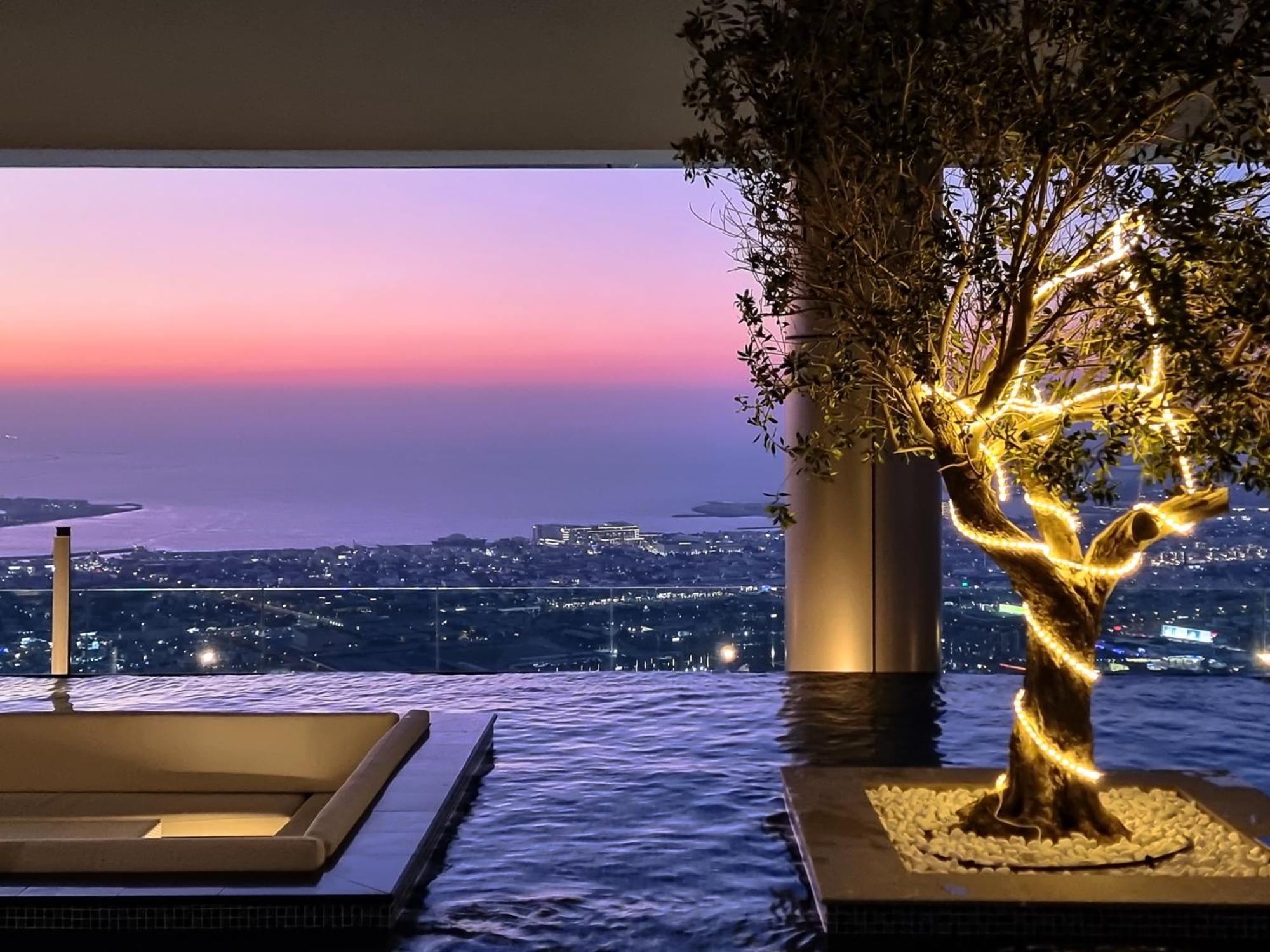 Burj Khalifa View Balcony With 64th Floor Infinity Pool In Paramount Midtown * Dubai