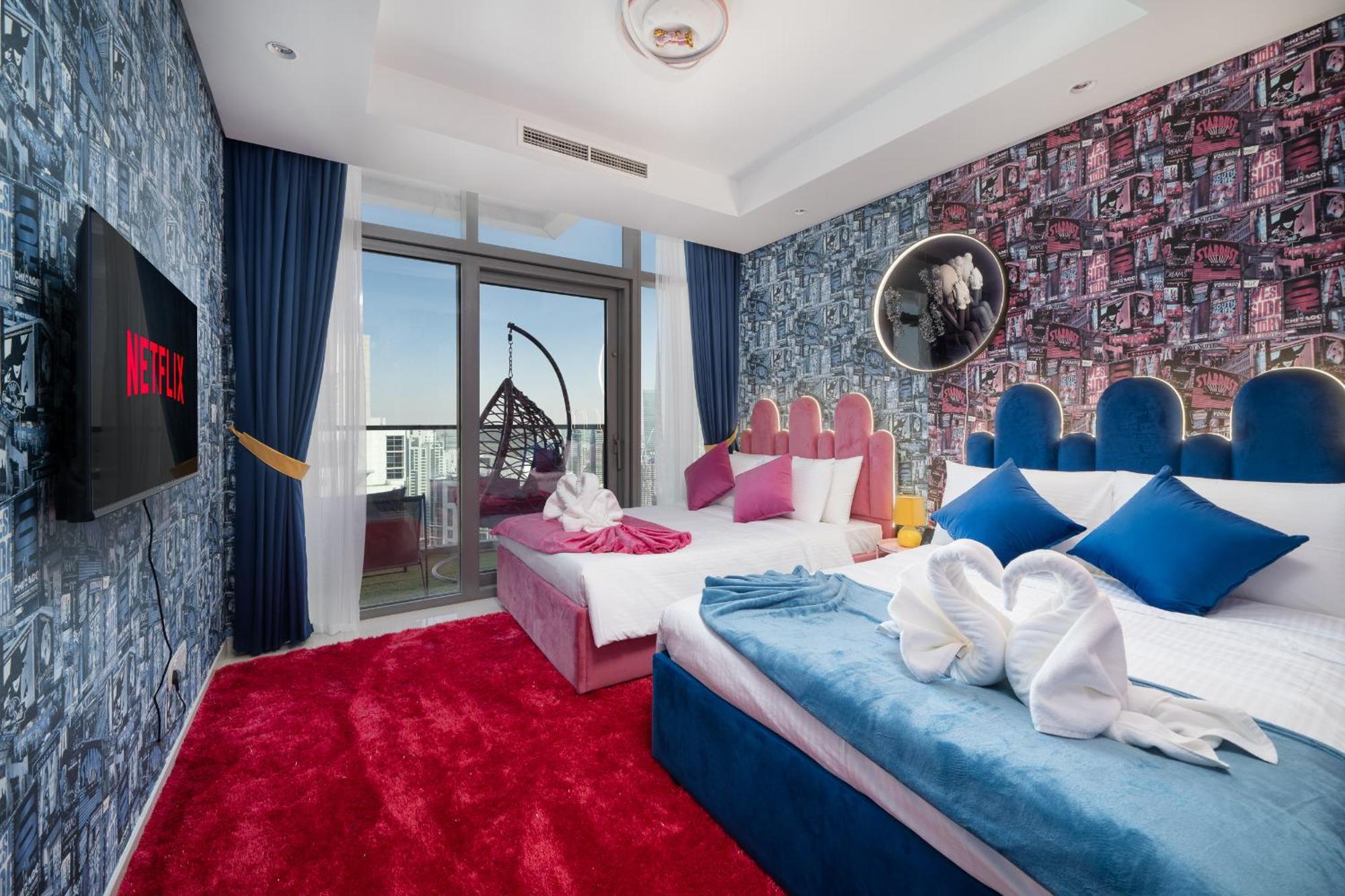Burj Khalifa View Balcony With 64th Floor Infinity Pool In Paramount Midtown Apartment