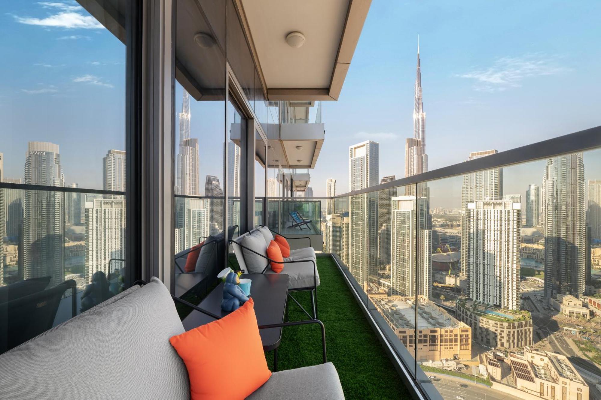 Burj Khalifa View Balcony With 64th Floor Infinity Pool In Paramount Midtown *