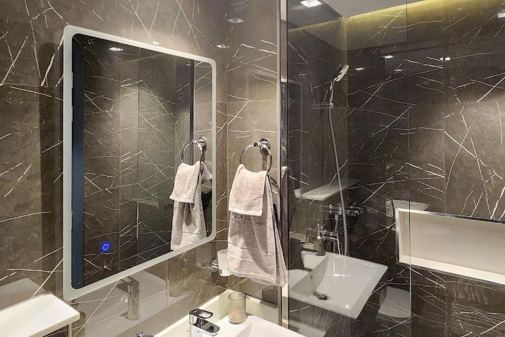 Comfy With Sky View In * Dubai