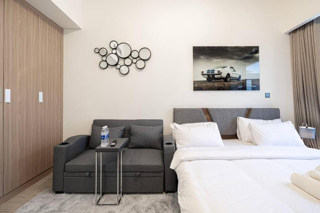 Modern Downtown & Burj Khalifa Views Apartment