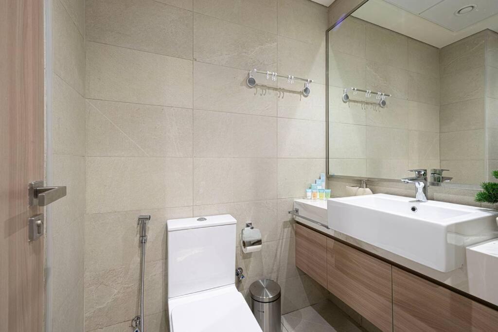 Modern Downtown & Burj Khalifa Views Apartment Dubai