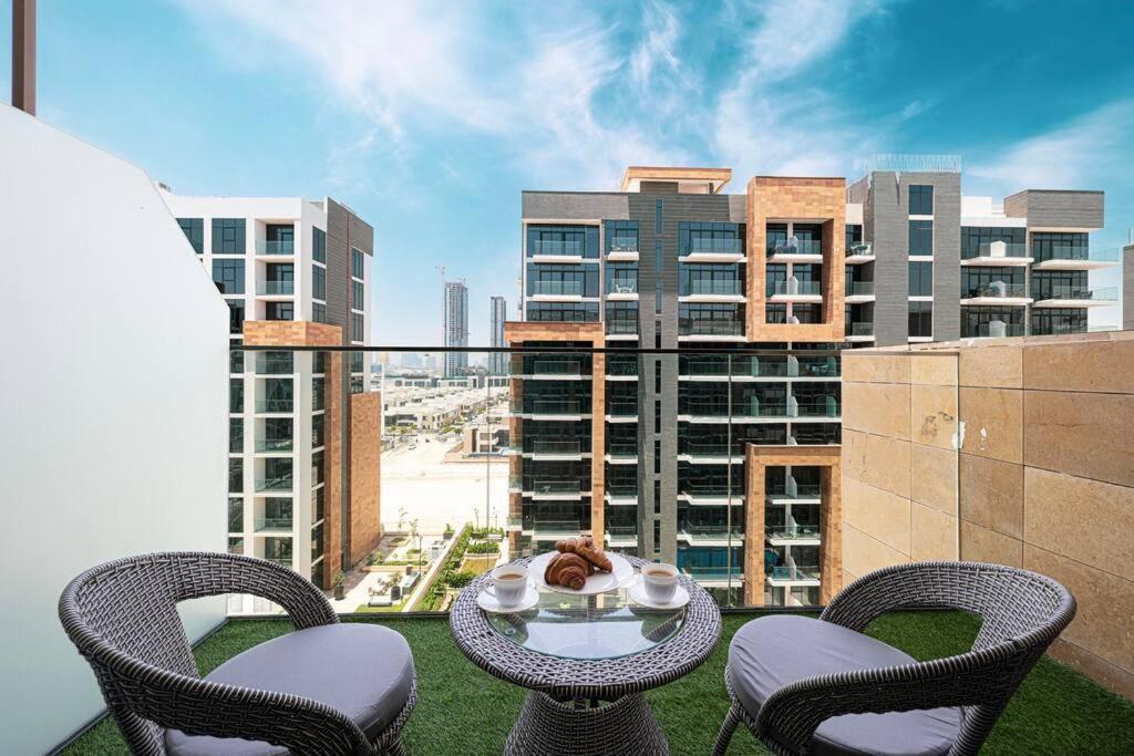 Modern Downtown & Burj Khalifa Views Apartment *
