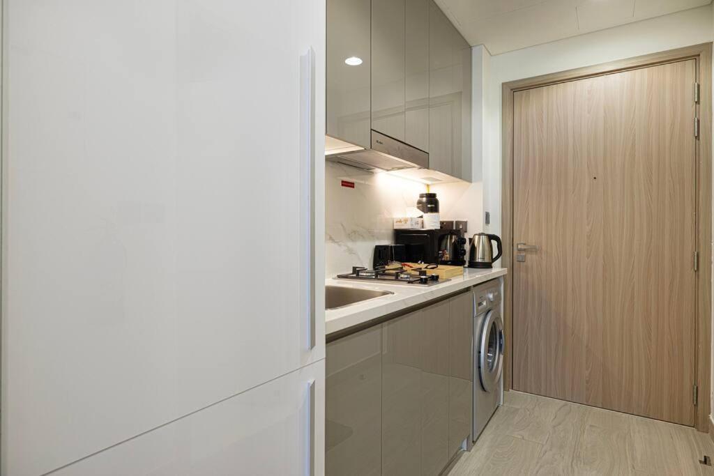 Modern Downtown & Burj Khalifa Views Apartment