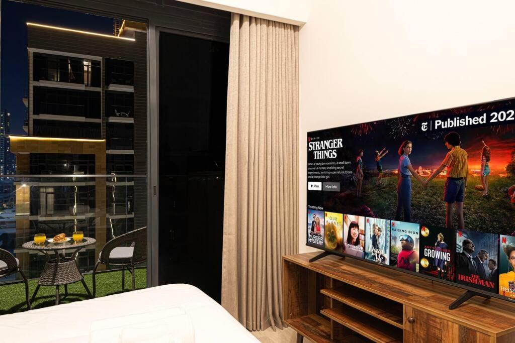 Modern Downtown & Burj Khalifa Views Apartment