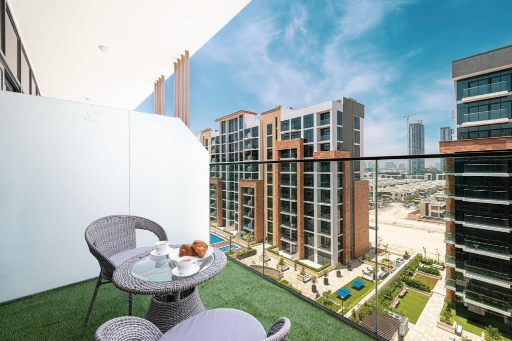 Modern Downtown & Burj Khalifa Views