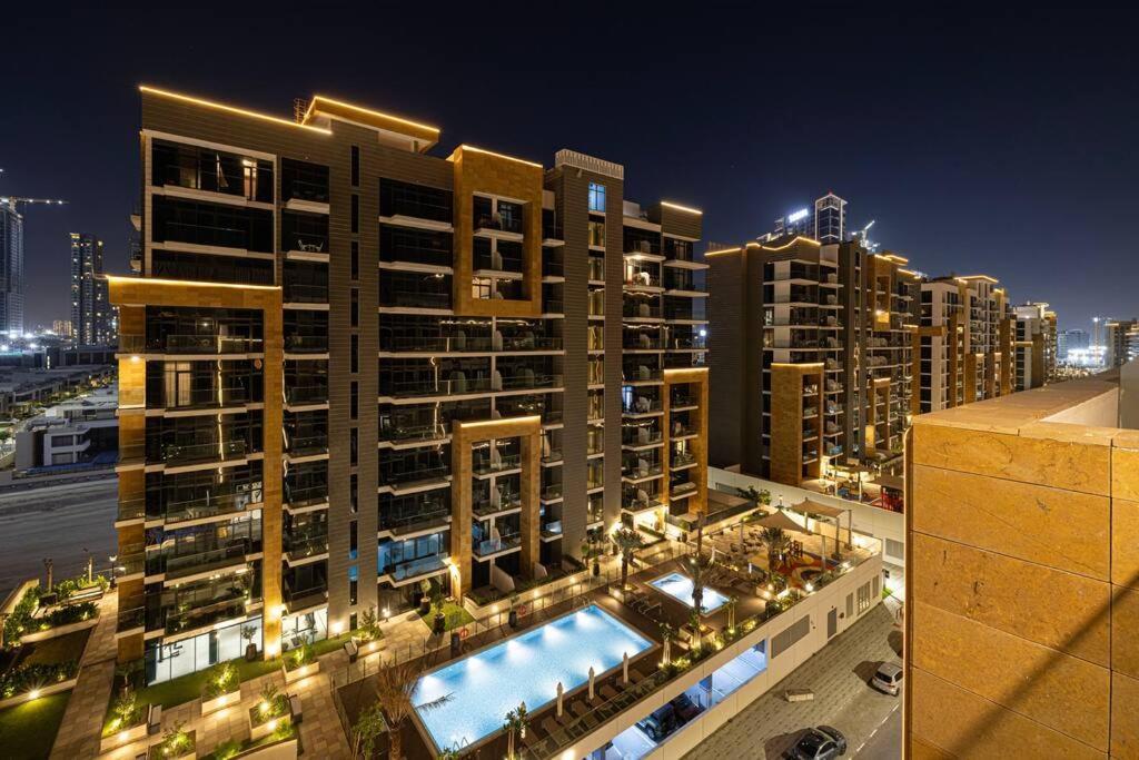 Modern Downtown & Burj Khalifa Views Dubai