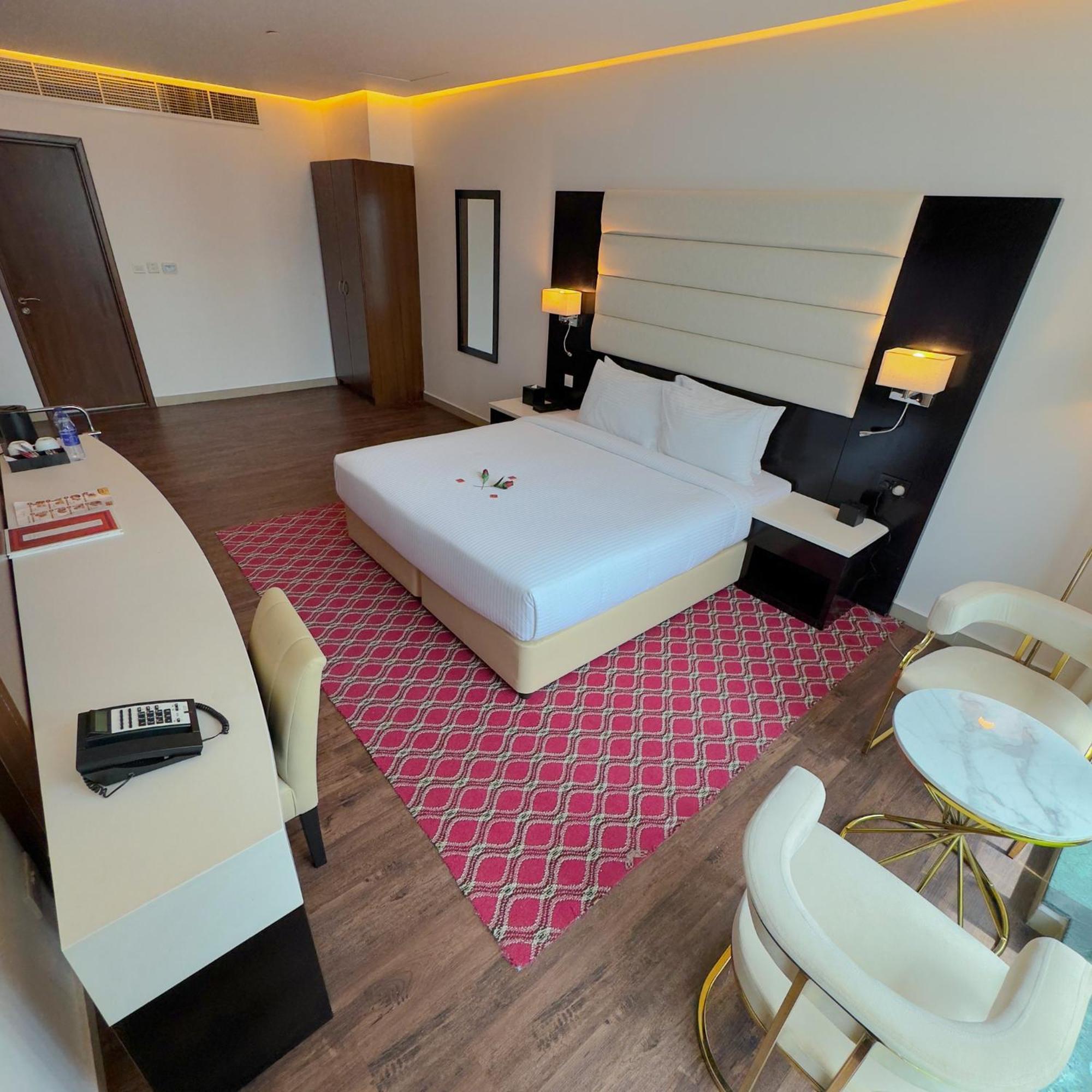 Sunday Mega Sheikh Zayed Road Near Difc Formerly Emirates Grand 3*