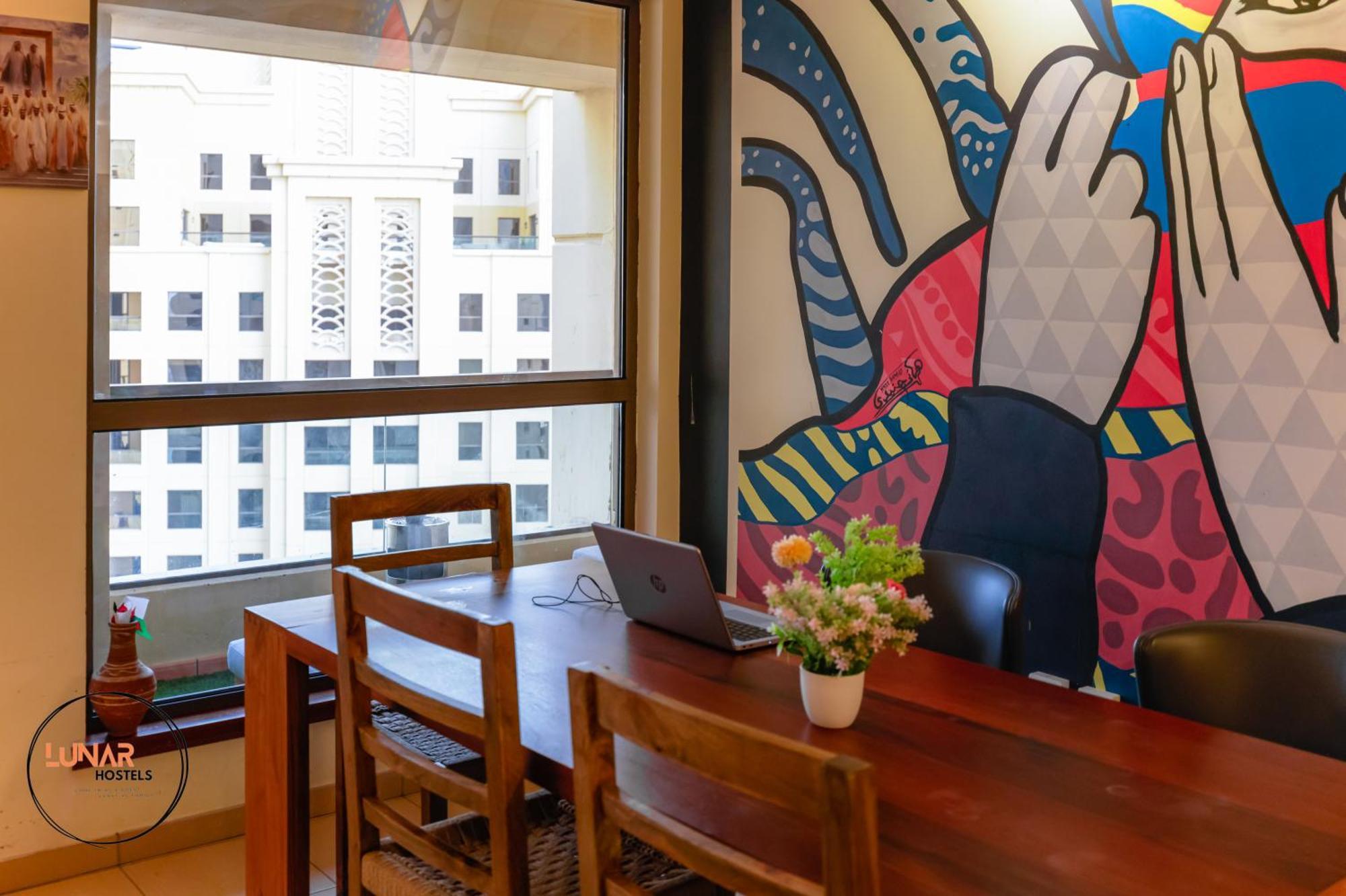 Lunar - Jbr Homestay