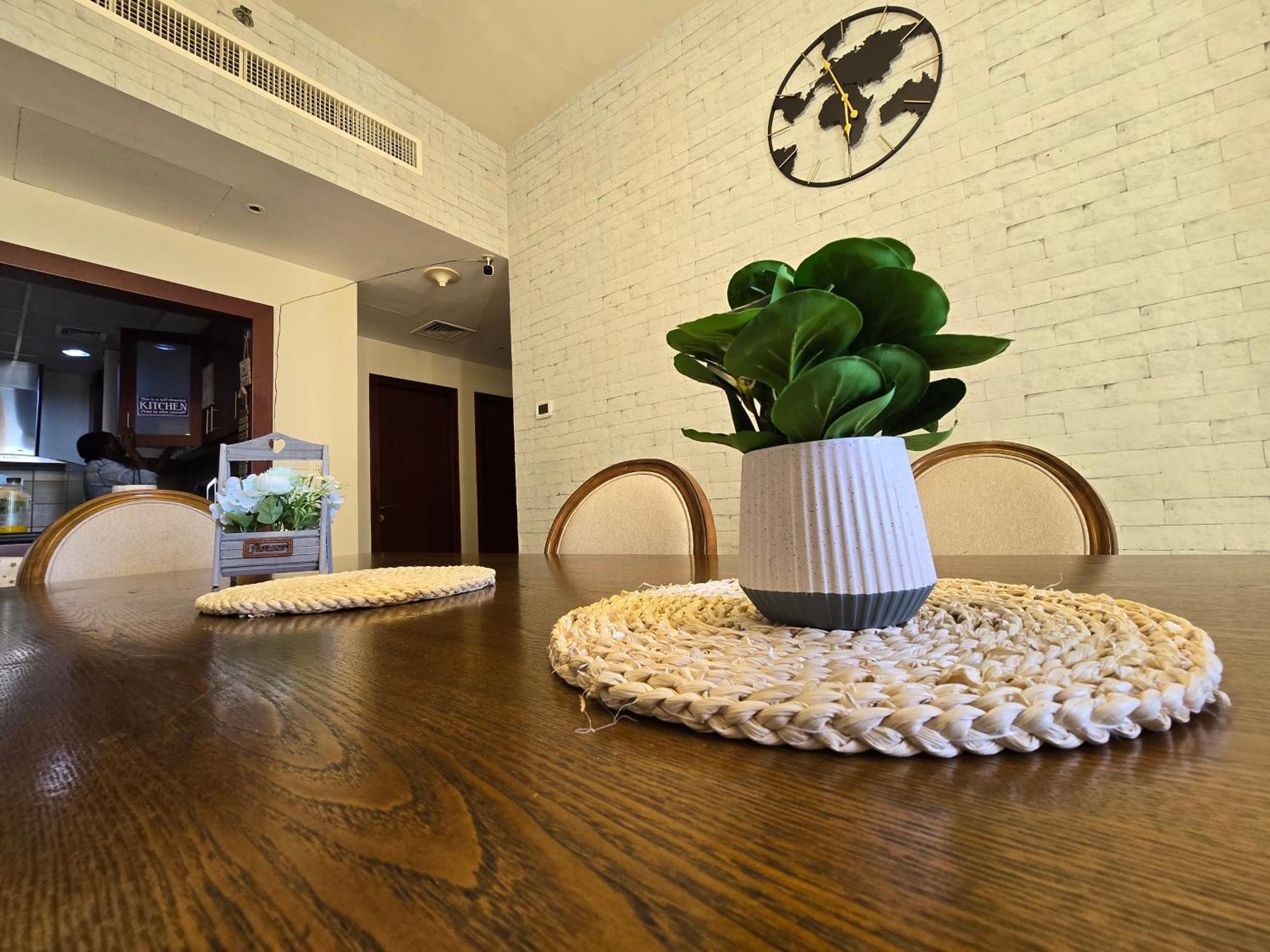 Daire 1 World, Premium Hostel, Jbr, Near Metro And Beach