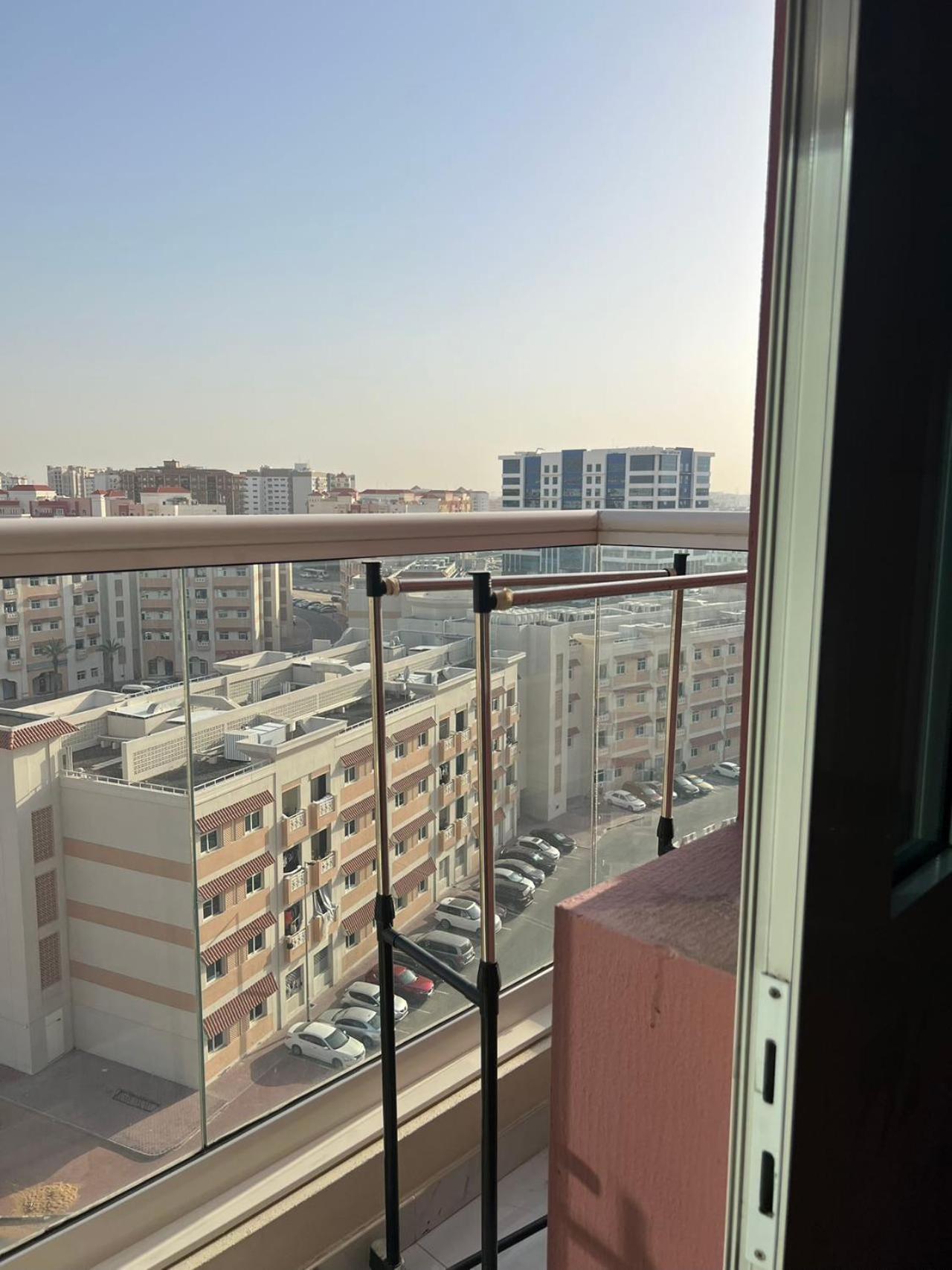 Apartment 国际城华人民宿 单间双人床 合住公寓 *
