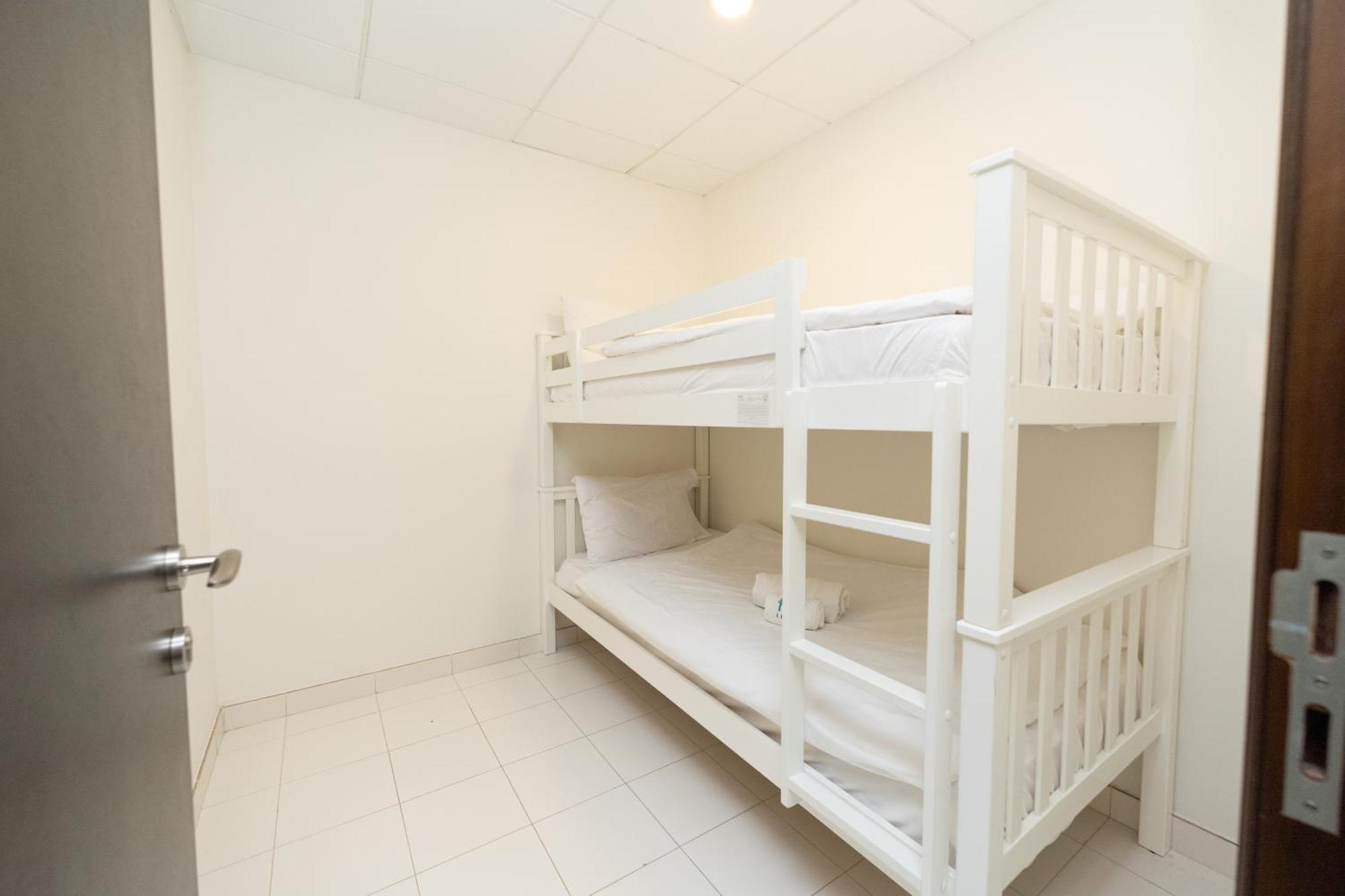 Fam Living - Private Beach Escapes In Palm Jumeirah Apartment *