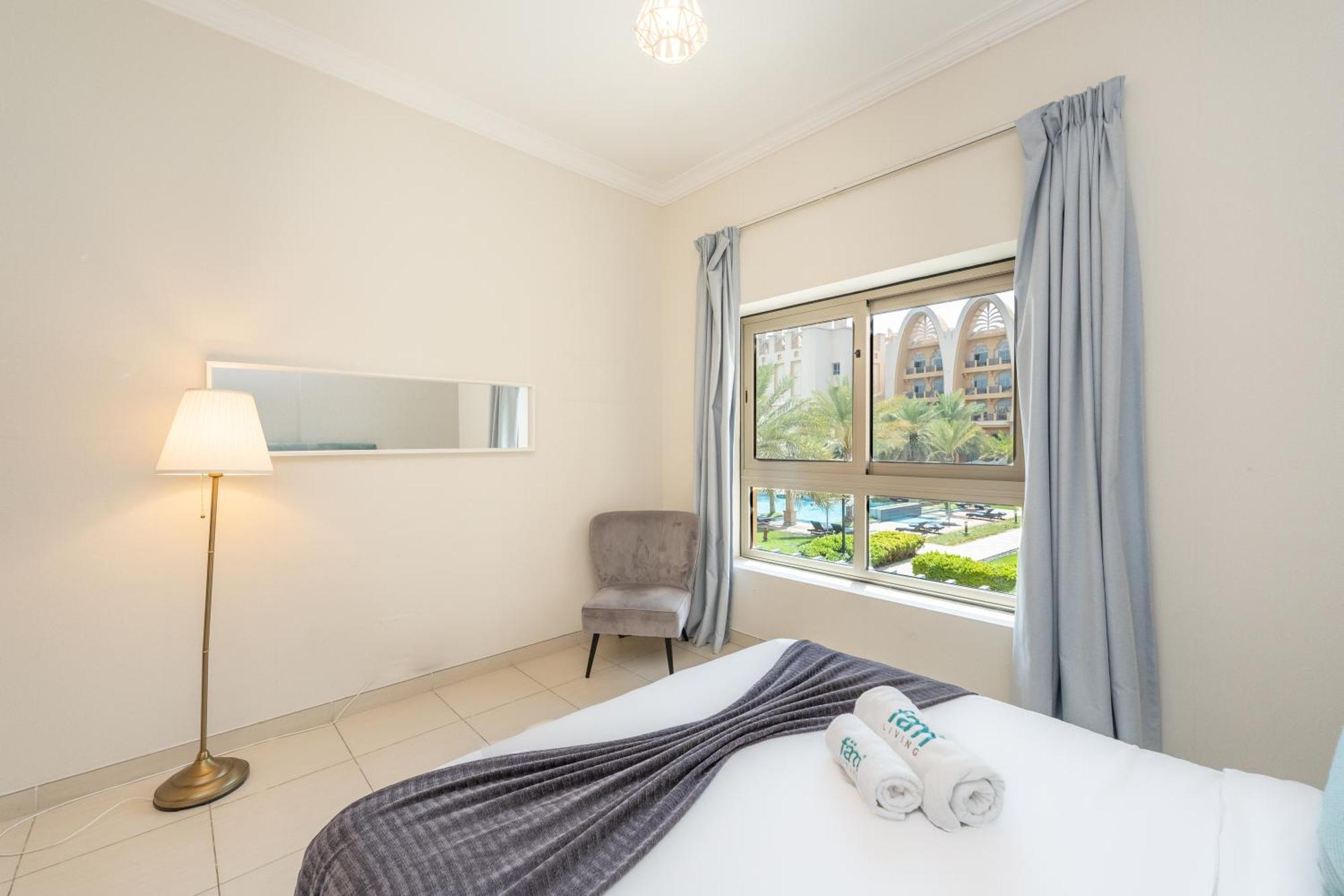Fam Living - Private Beach Escapes In Palm Jumeirah *