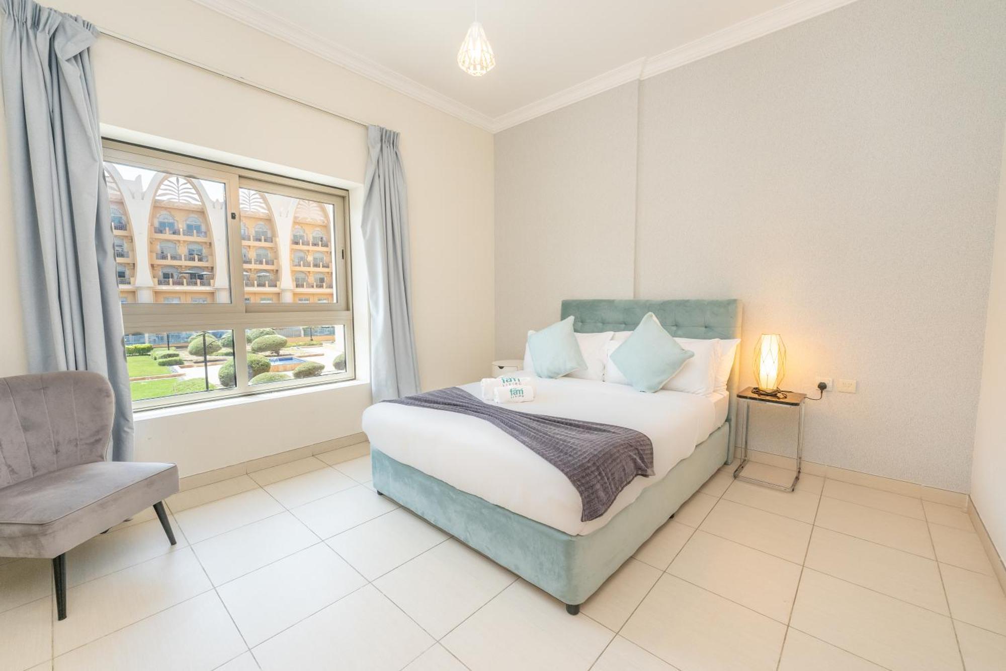 Fam Living - Private Beach Escapes In Palm Jumeirah Apartment