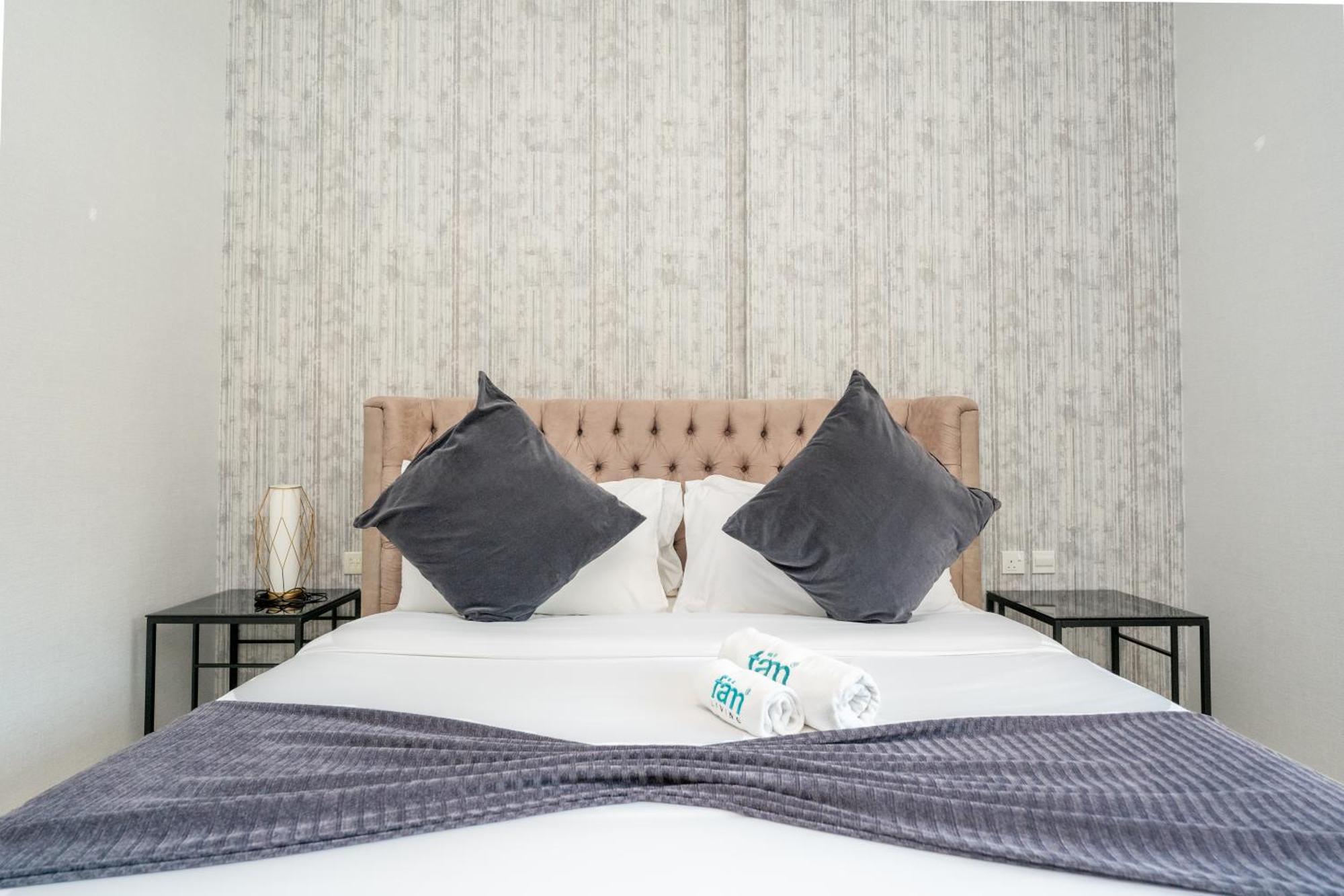 Fam Living - Private Beach Escapes In Palm Jumeirah *