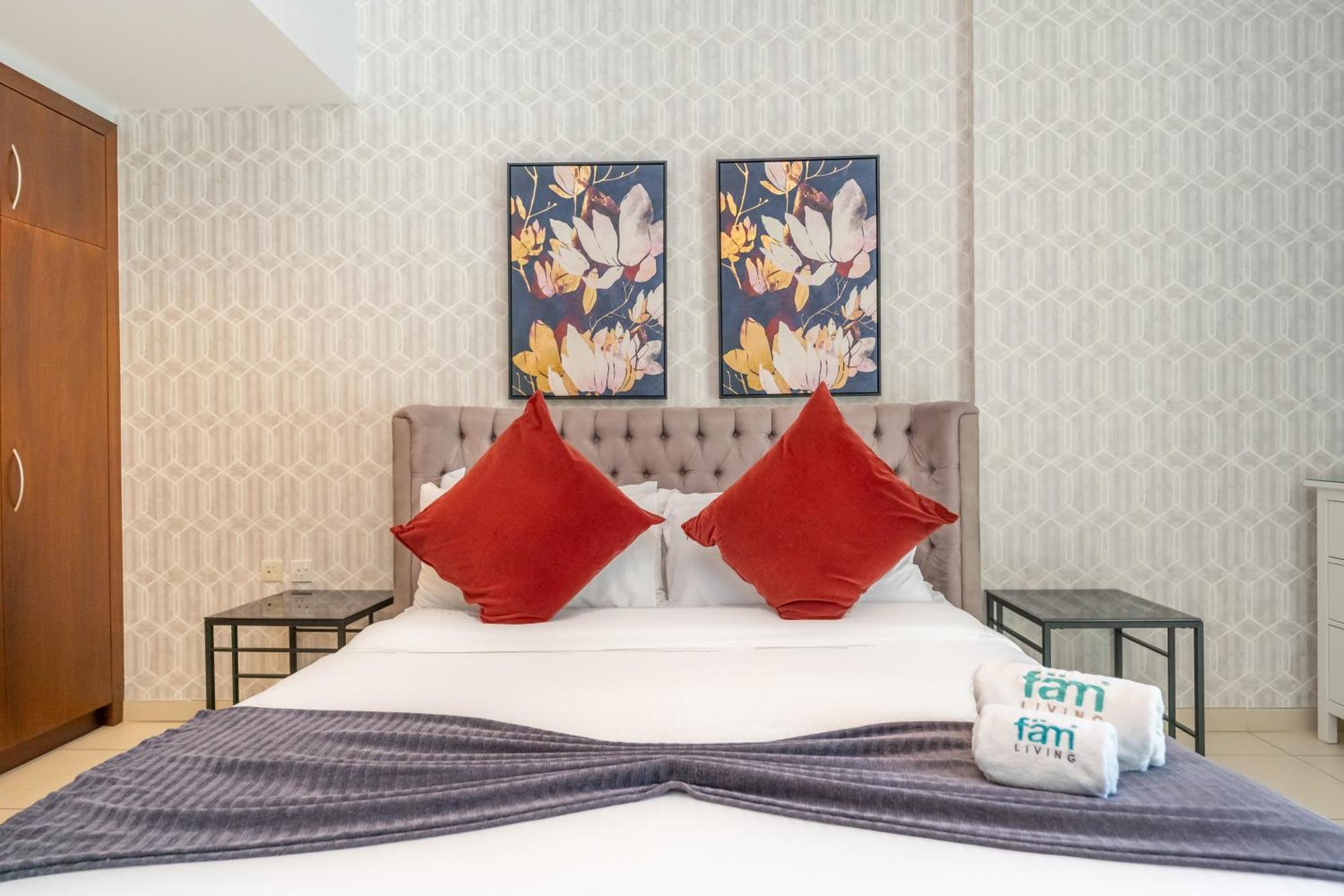 Fam Living - Private Beach Escapes In Palm Jumeirah Dubai
