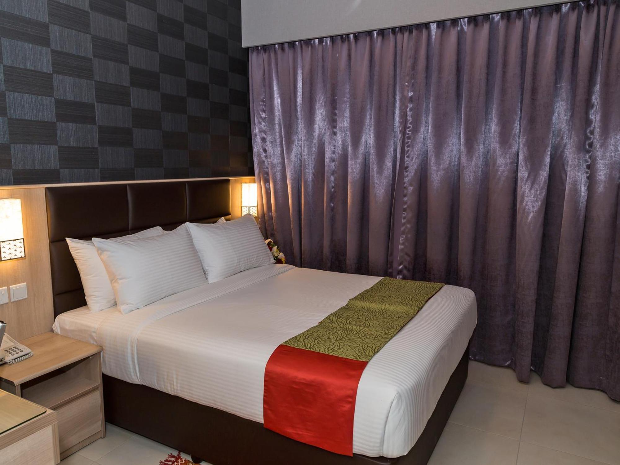 Florida Square Hotel