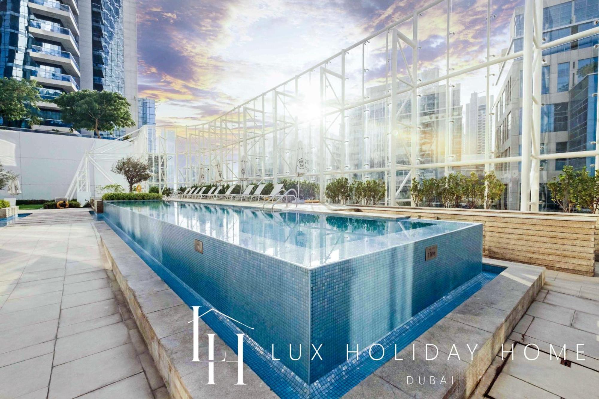 Lux The Pad Executive Burj Khalifa View 2 *