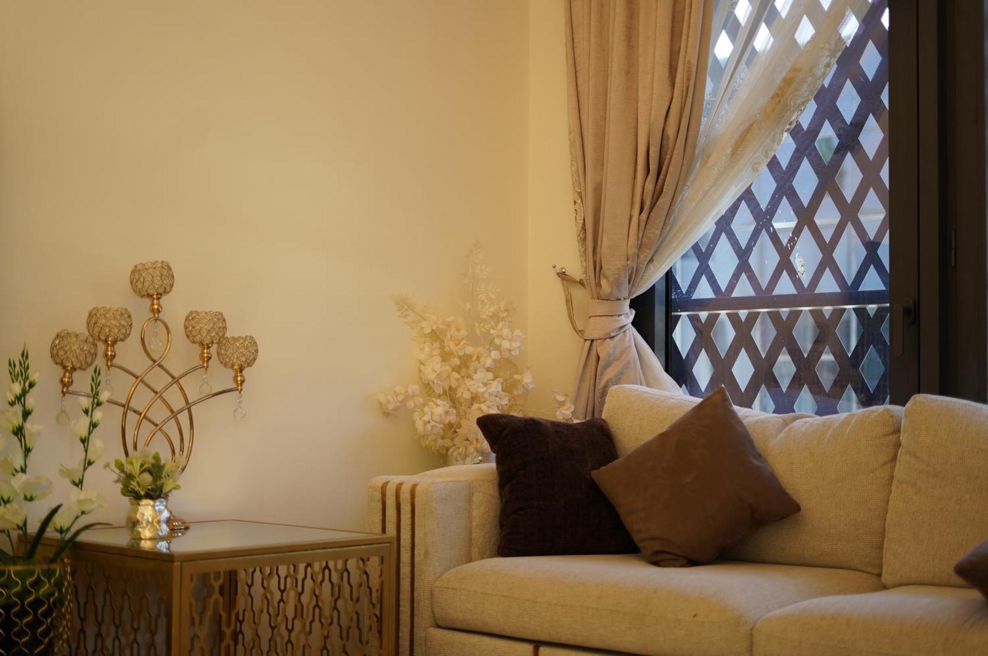Apartment Brown Stone - Mirdif Hills Airport *