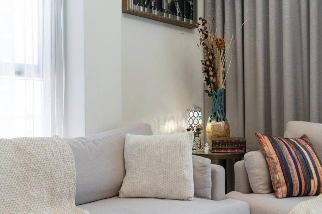 1 Bedroom - 12 Min From Downtown - Azizi Riviera Apartamento