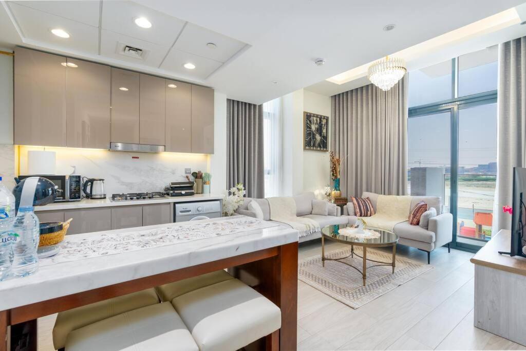 Apartamento 1 Bedroom - 12 Min From Downtown - Azizi Riviera *
