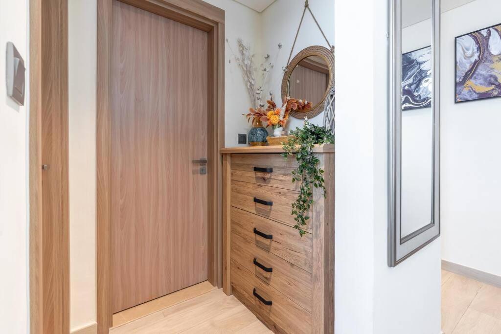 Apartamento 1 Bedroom - 12 Min From Downtown - Azizi Riviera