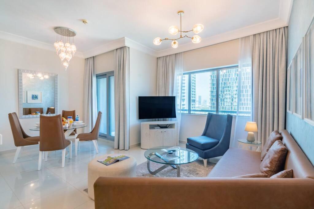 First Class 2br Modern Downtown Retreat