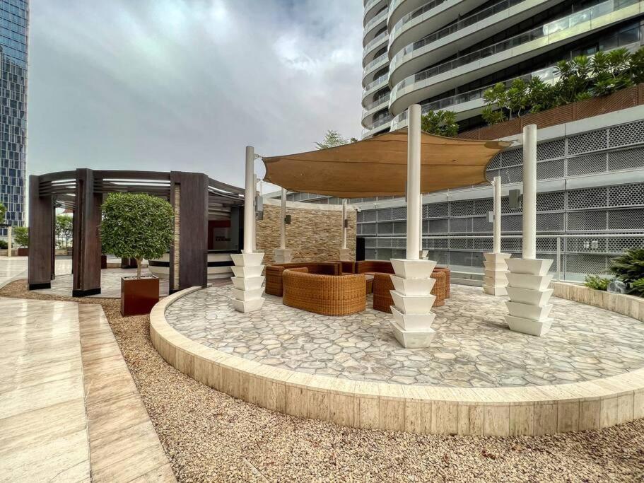 First Class 2br Modern Downtown Retreat Apartment Dubai