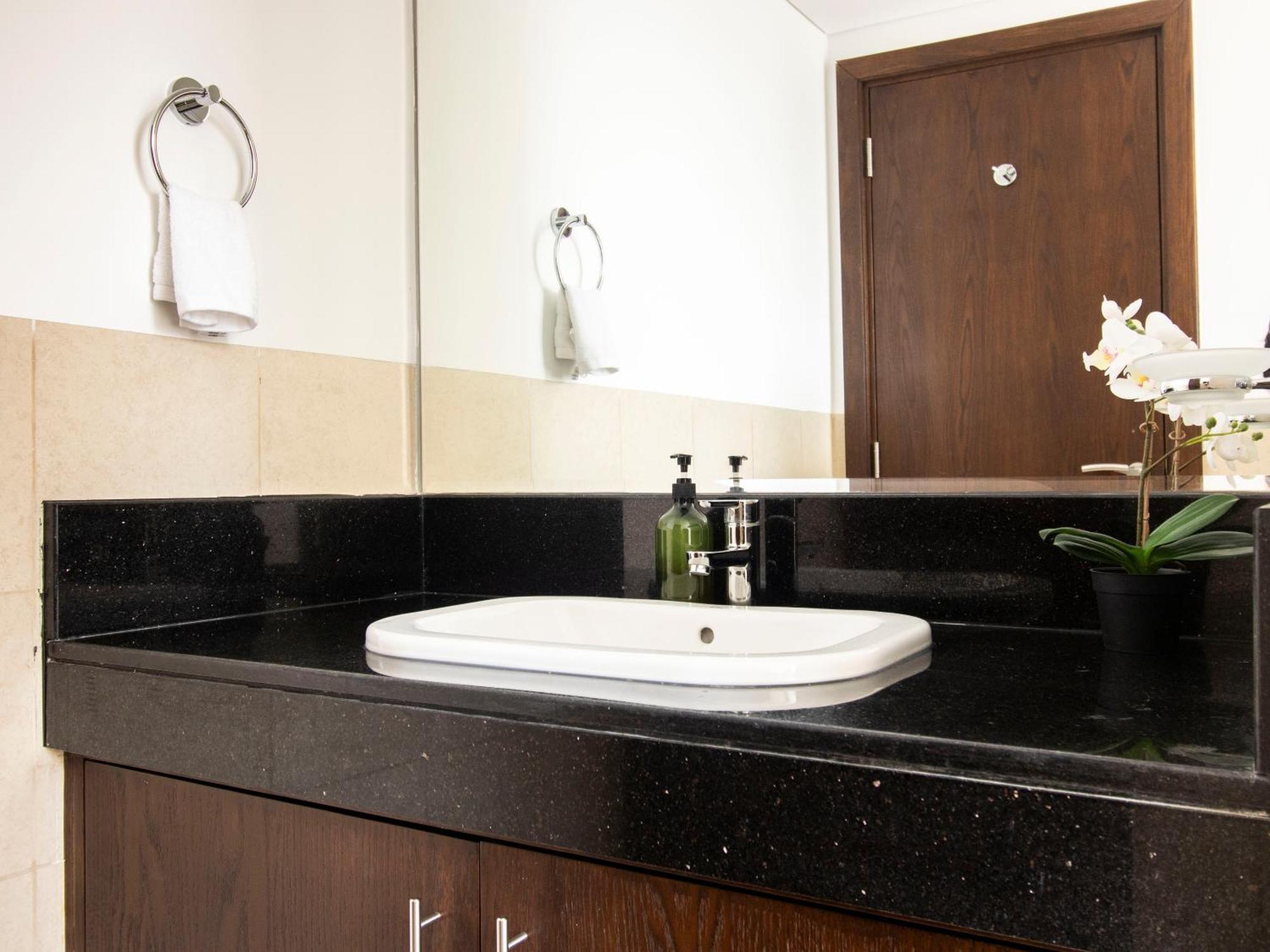 Daire Downtown Chic Easy Walk To Mall & Fountain Dubai