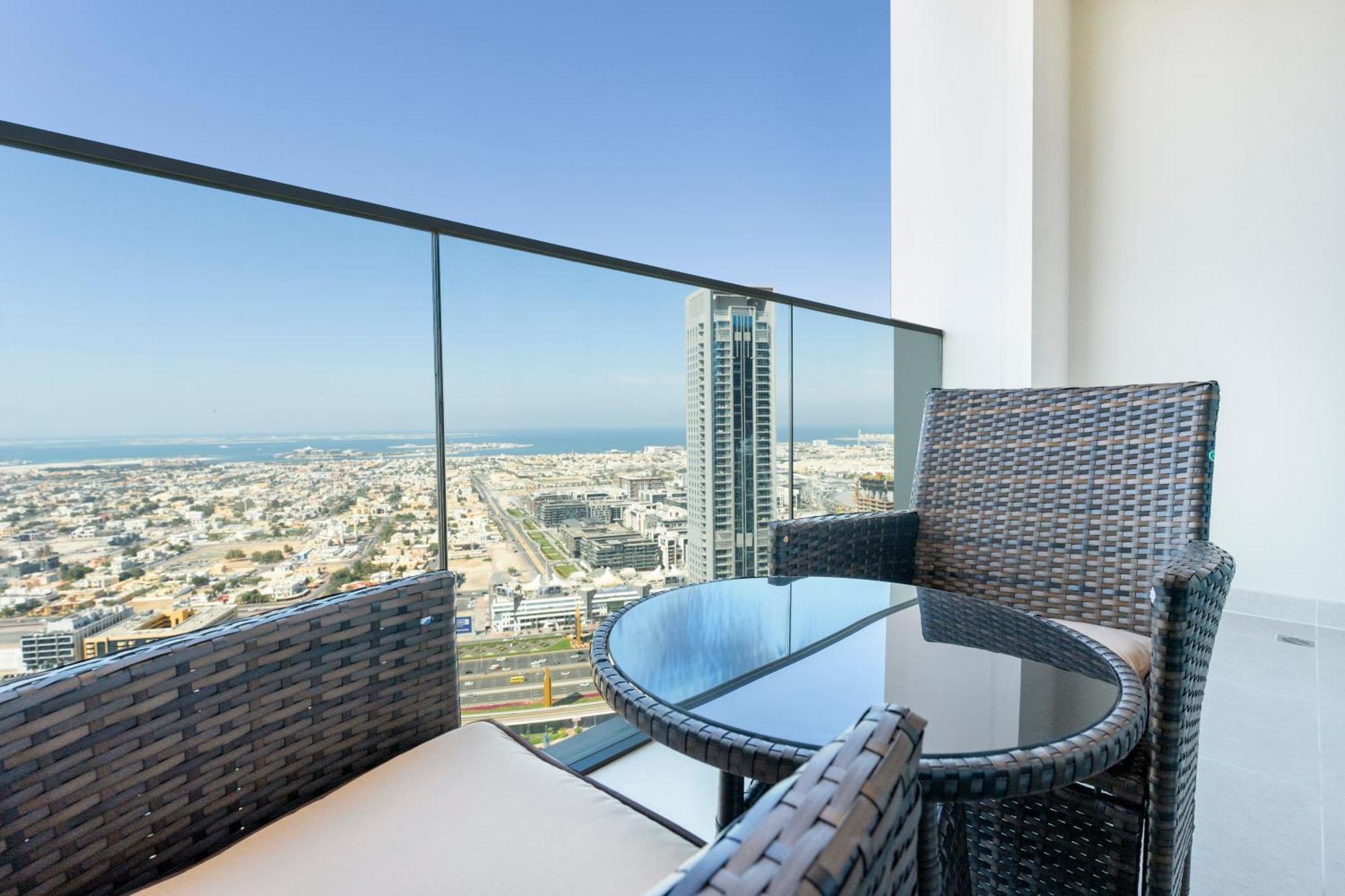 2br Downtown Dubai, Walkable To Mall & Burj Dubai
