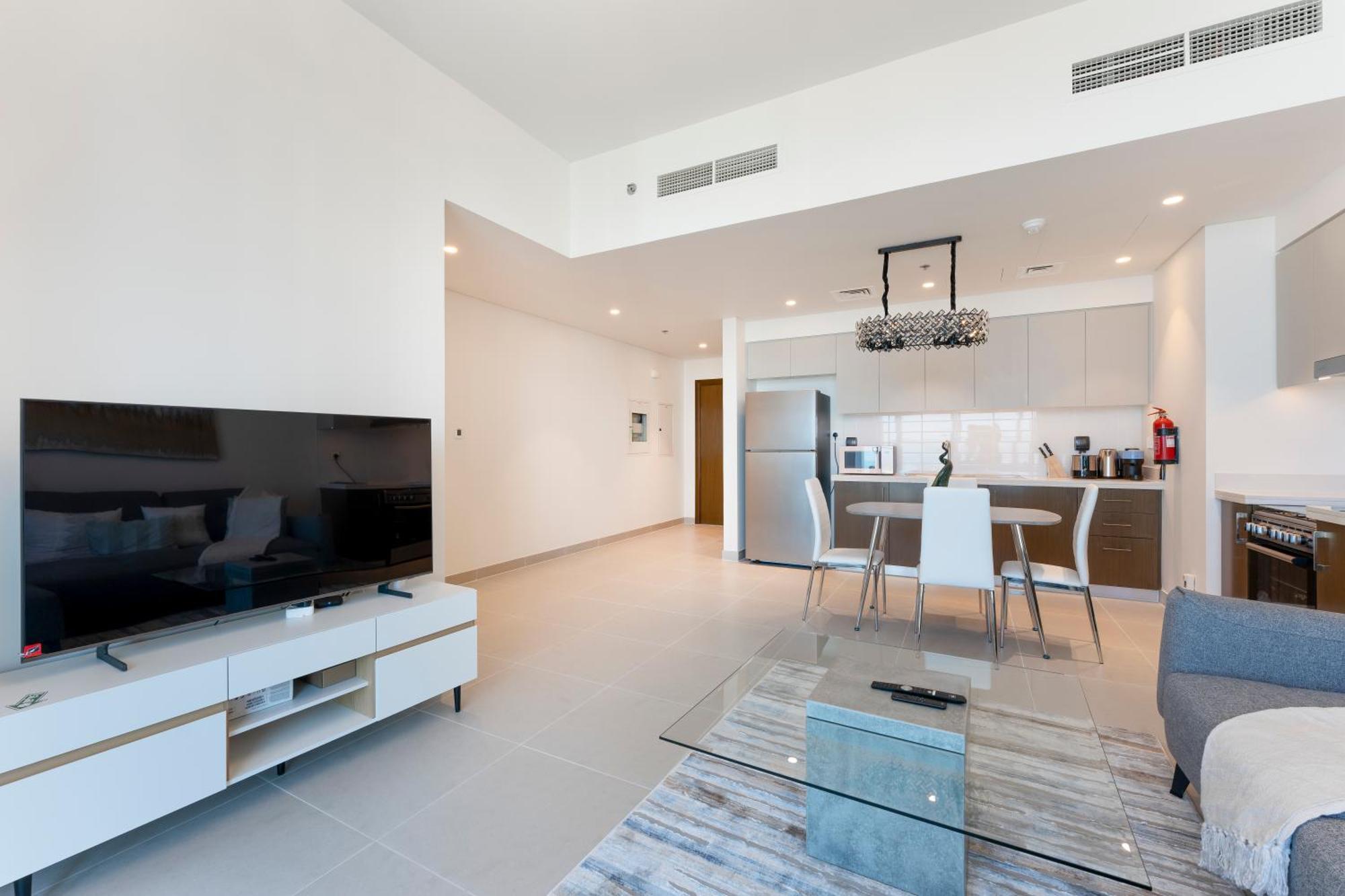2br Downtown Dubai, Walkable To Mall & Burj Apartment