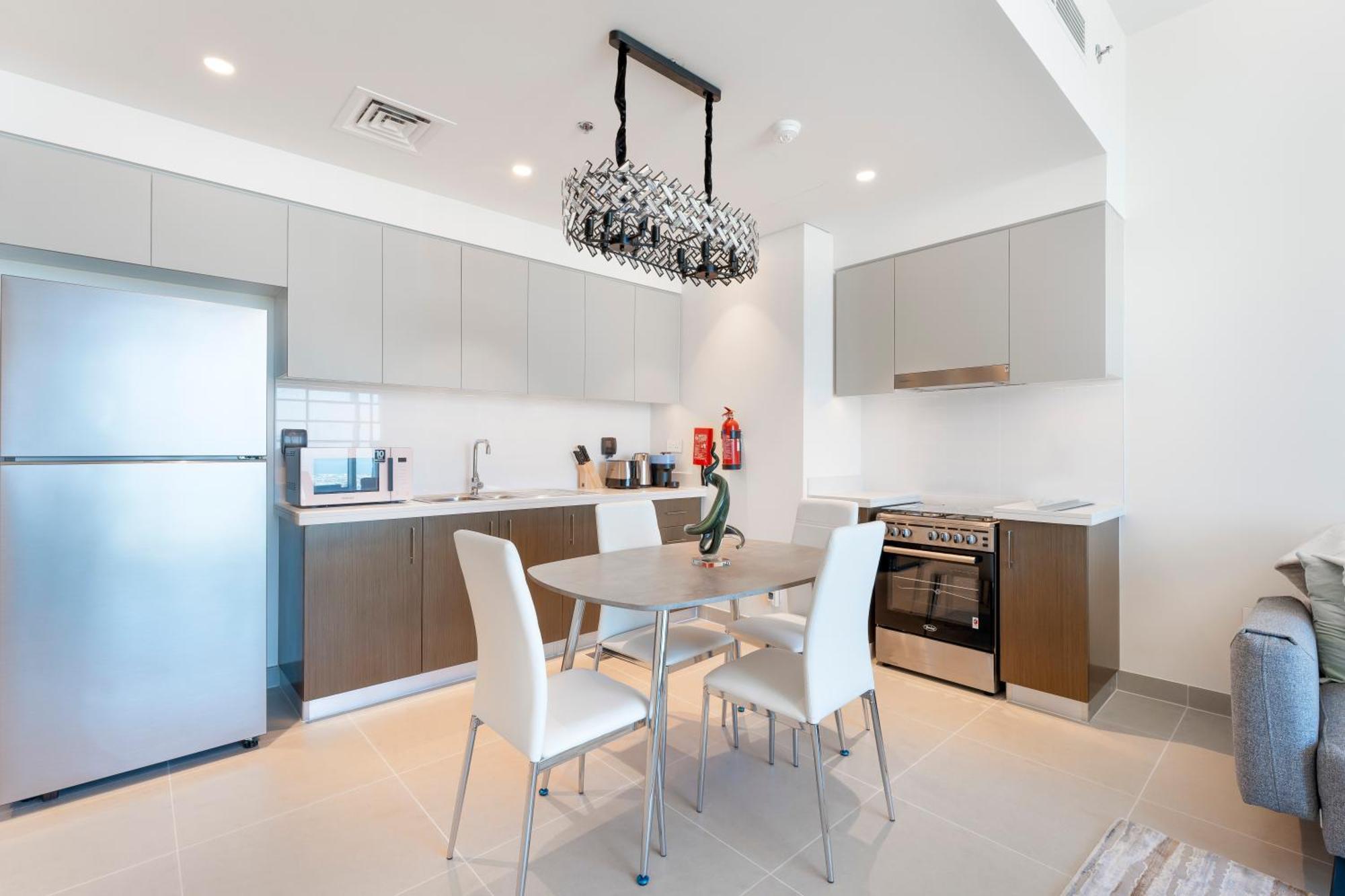 Apartment 2br Downtown Dubai, Walkable To Mall & Burj *