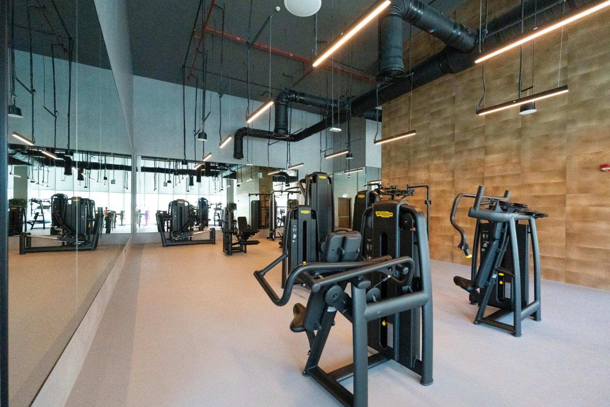 2br Downtown Dubai, Walkable To Mall & Burj Apartment