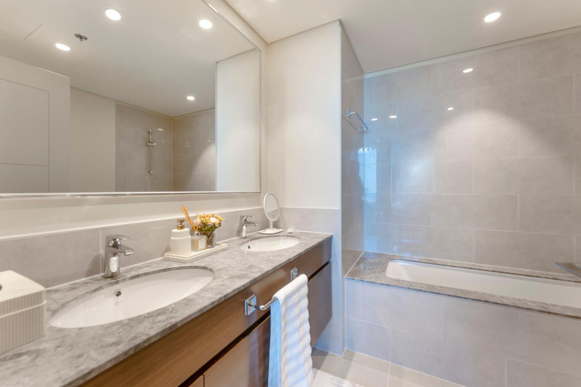 2br Downtown Dubai, Walkable To Mall & Burj