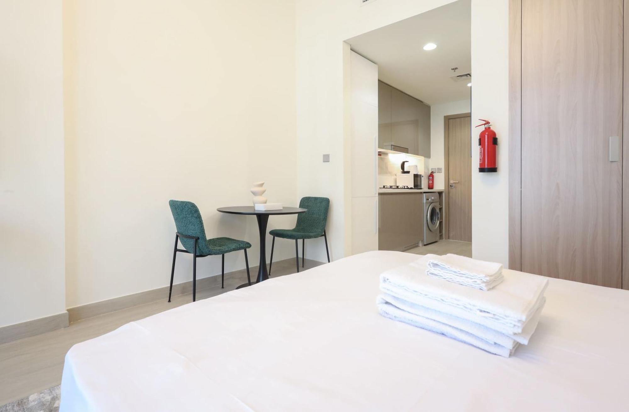 Elite Lux Homes - Modern Marvel - Sleek In Azizi Riviera Dubai