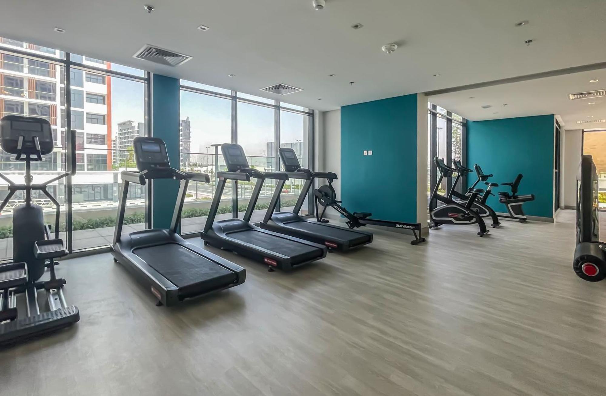Elite Lux Homes - Modern Marvel - Sleek In Azizi Riviera Apartment *