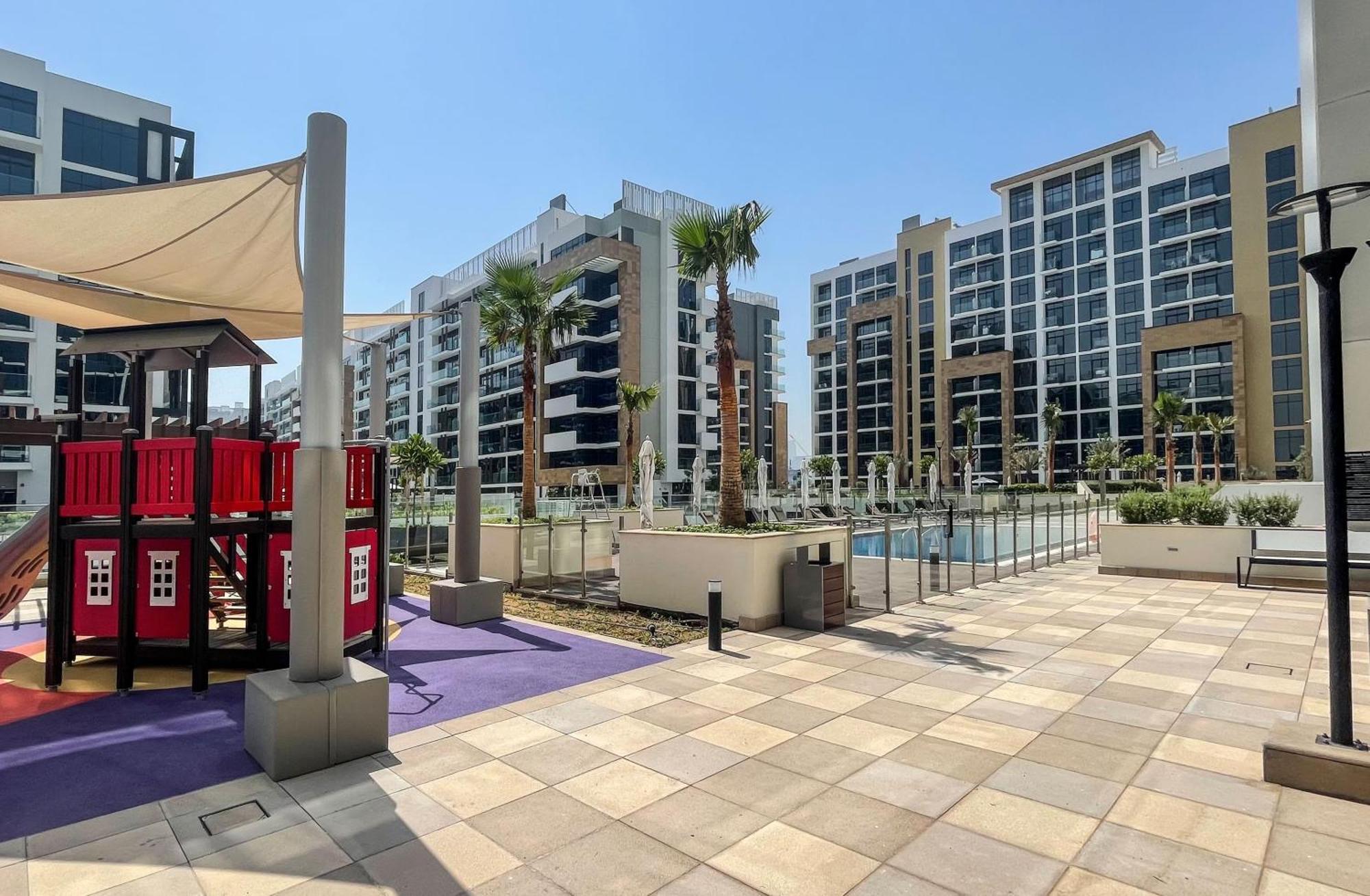 Elite Lux Homes - Modern Marvel - Sleek In Azizi Riviera Dubai