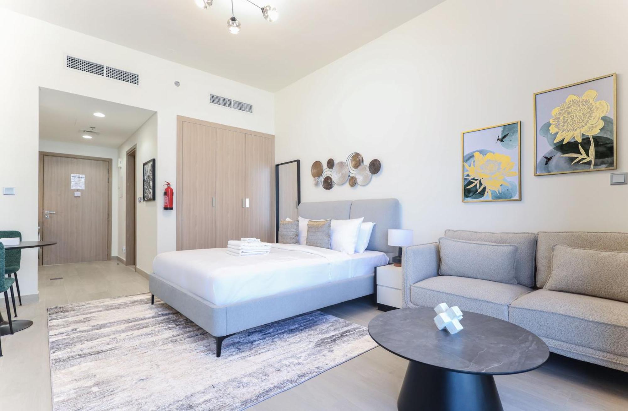 Elite Lux Homes - Modern Marvel - Sleek In Azizi Riviera *