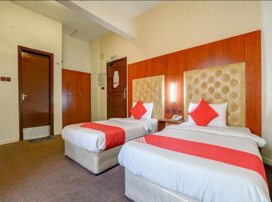 Hotel Parasol *