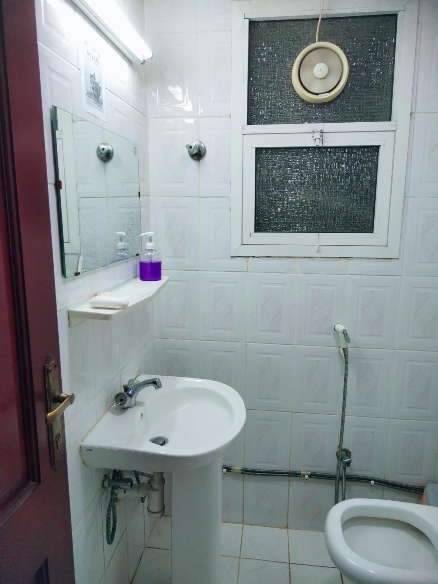 Apartment Sharaf Dg Metro Partition Private - 39flat-04# *