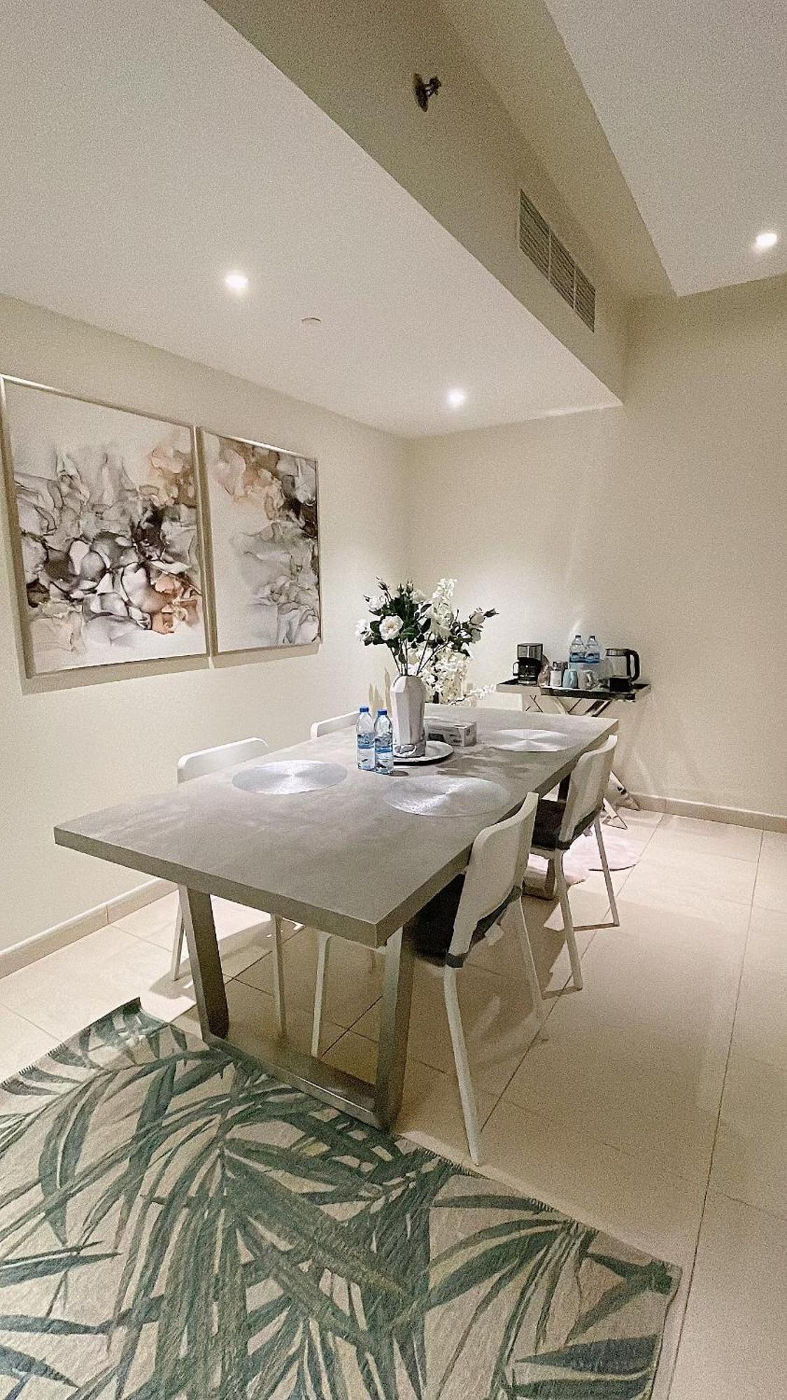 Bright & Cozy 1 Bedroom Canal View In Marina * Dubai