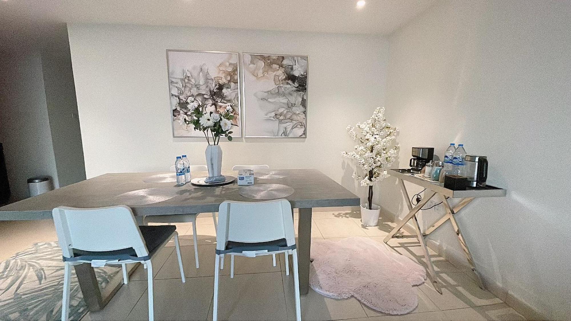 Apartment Bright & Cozy 1 Bedroom Canal View In Marina *