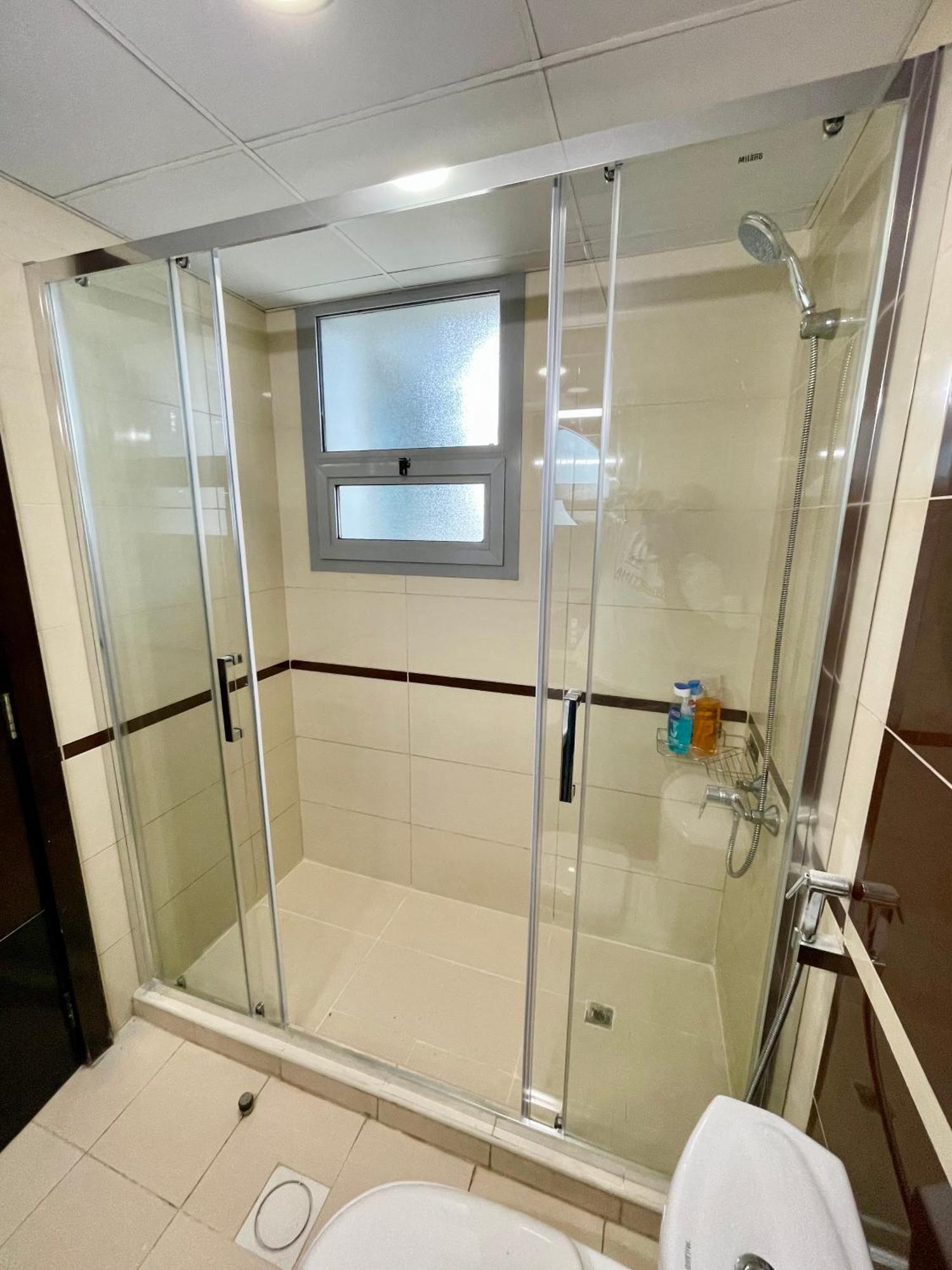 Bright & Cozy 1 Bedroom Canal View In Marina Dubai