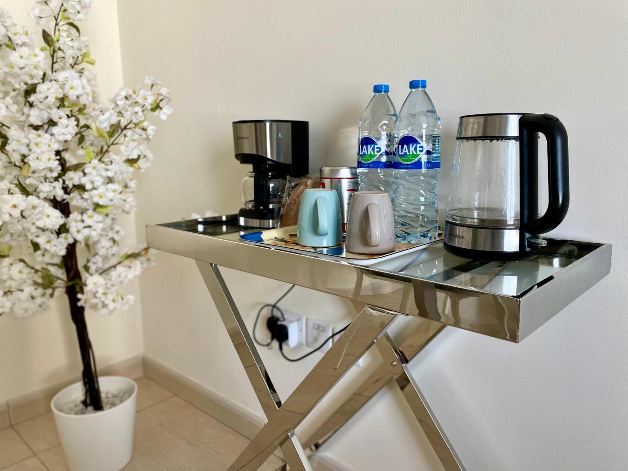 Bright & Cozy 1 Bedroom Canal View In Marina