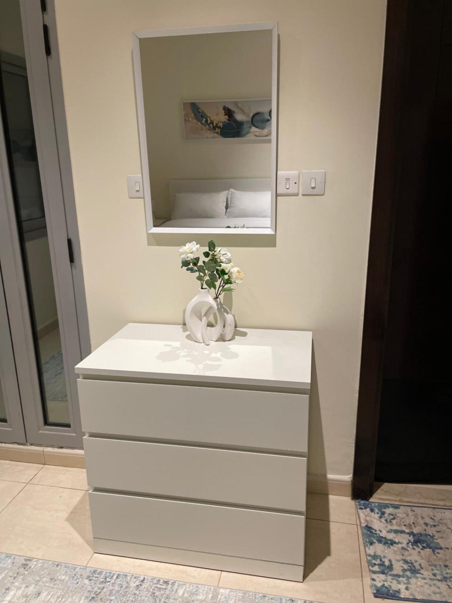 Bright & Cozy 1 Bedroom Canal View In Marina * Dubai