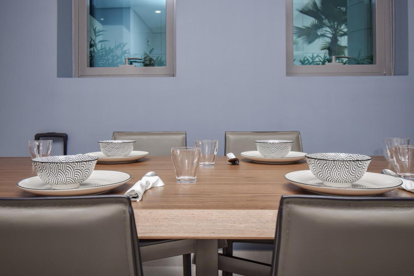 Spacious 1br With Balcony & Rooftop Pool The Bay Business Bay