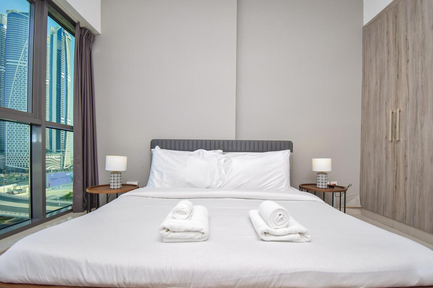 Spacious 1br With Balcony & Rooftop Pool The Bay Business Bay * Dubai