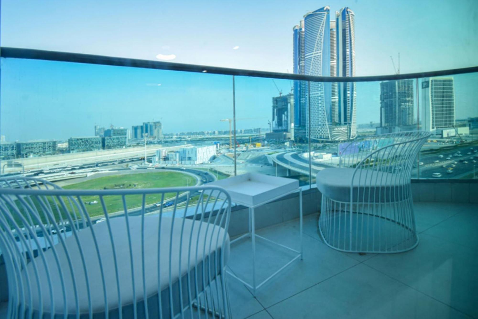 Spacious 1br With Balcony & Rooftop Pool The Bay Business Bay Dubai