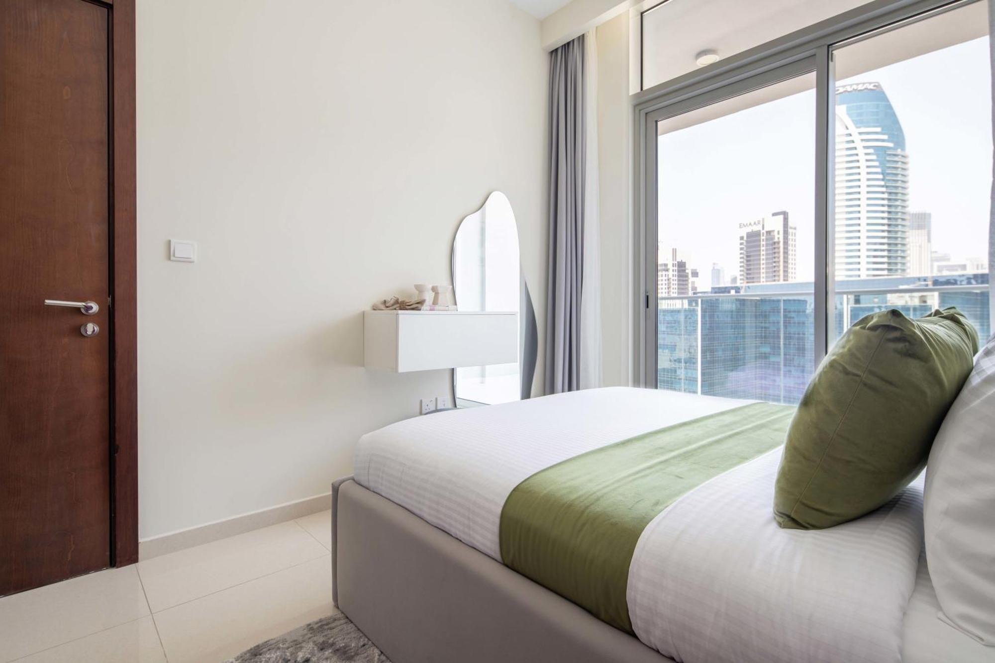 Frank Porter - Vera Residences * Dubai