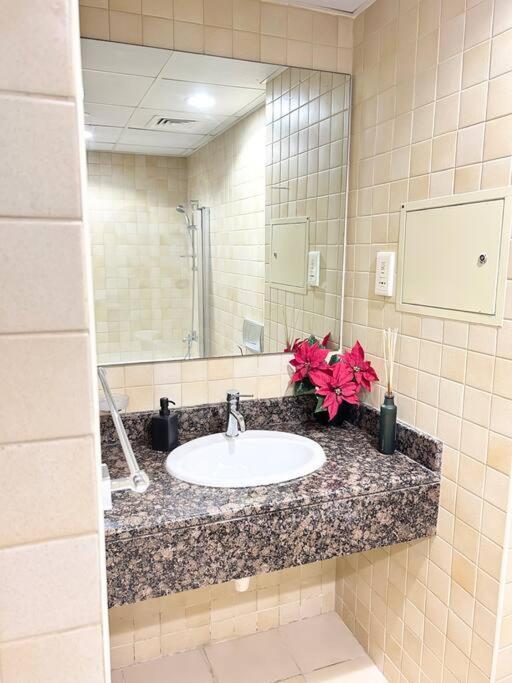 Prime Spacious With Vibrant Vibes In Jbr By Sweet Homes Apartment *